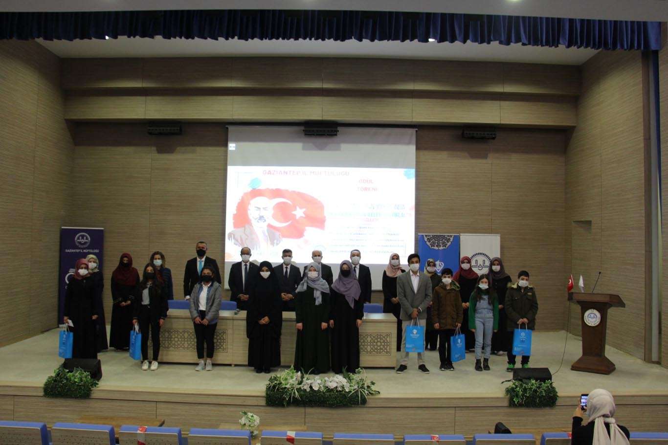İstiklal Marşı’nı konu alan yarışmada dereceye girenler ödüllendirildi