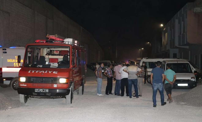 Gaziantep'te demir doğrama atölyesinde yaşanan patlamanın ardından yangın çıktı