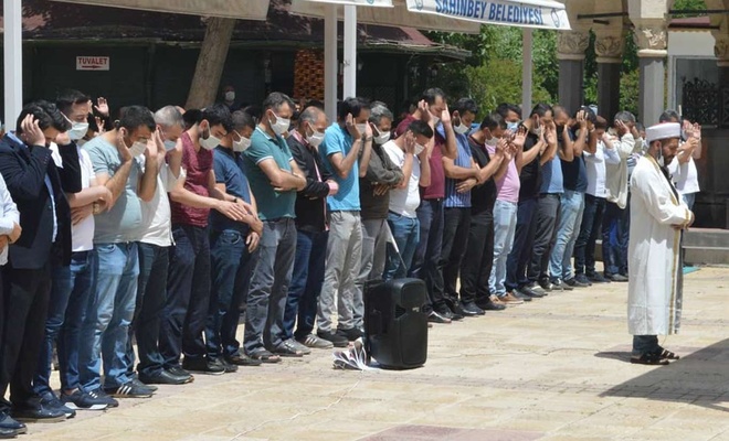 Filistinli şehidler için gıyabi cenaze namazı kılındı