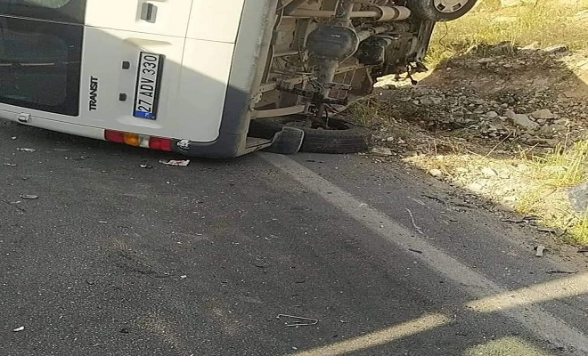 Gaziantep'te işçi servisi ile otomobil çarpıştı: 15 yaralı