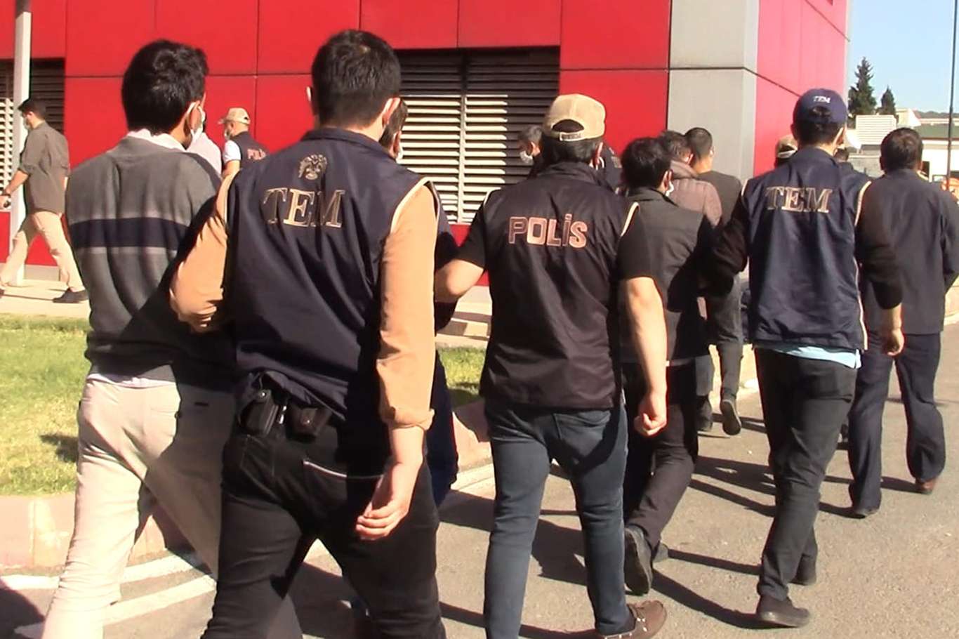 Gaziantep’te FETÖ, PKK ve DAİŞ operasyonu: 13 zanlı tutuklandı