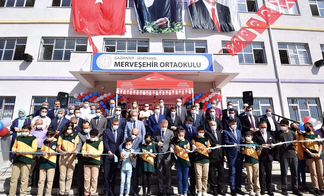 Gaziantep’te 32 derslikli ortaokul açıldı