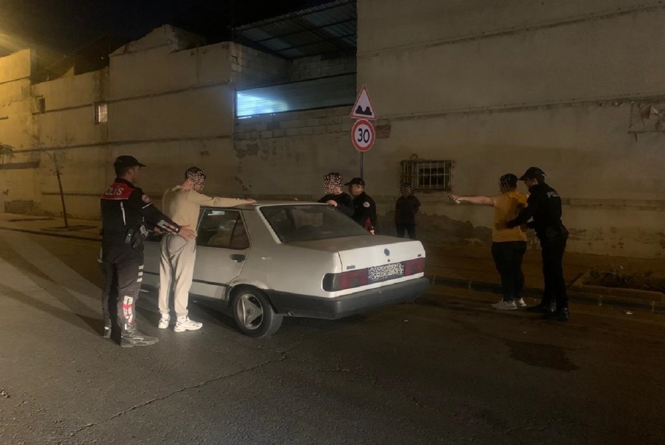 Gaziantep’te şüpheli şahıs ve araçlara yönelik uygulamada: 13 gözaltı