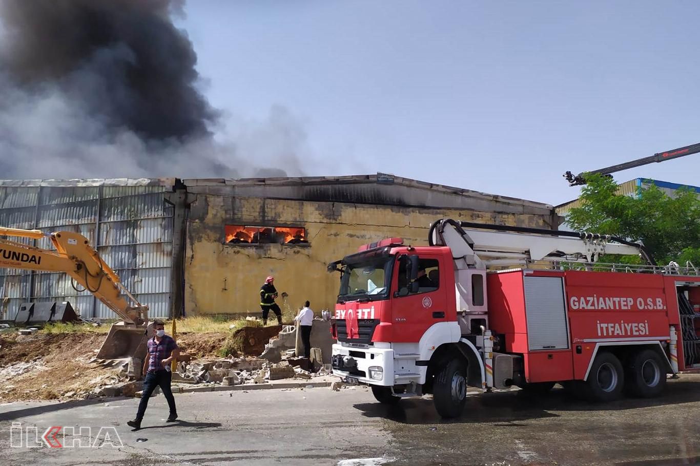 Gaziantep'te elyaf fabrikasında çıkan yangın kontrol altına alındı