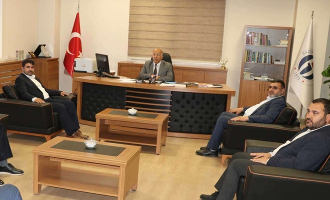 HÜDA PAR'dan Gaziantep Üniversitesi İlahiyat Fakültesi Dekanı Akbaş'a ziyaret