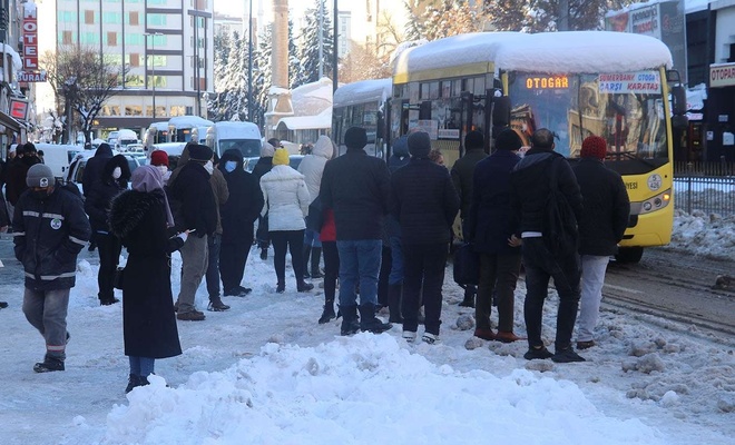 Gaziantep halkı: Belediyeler karla mücadelede sınıfta kaldı