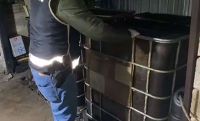 Gaziantep’te tır garajında 5 bin litre kaçak akaryakıt ele geçirildi