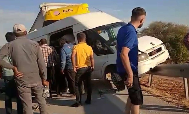 Gaziantep'te tır minibüse çarptı: 3 ölü 16 yaralı