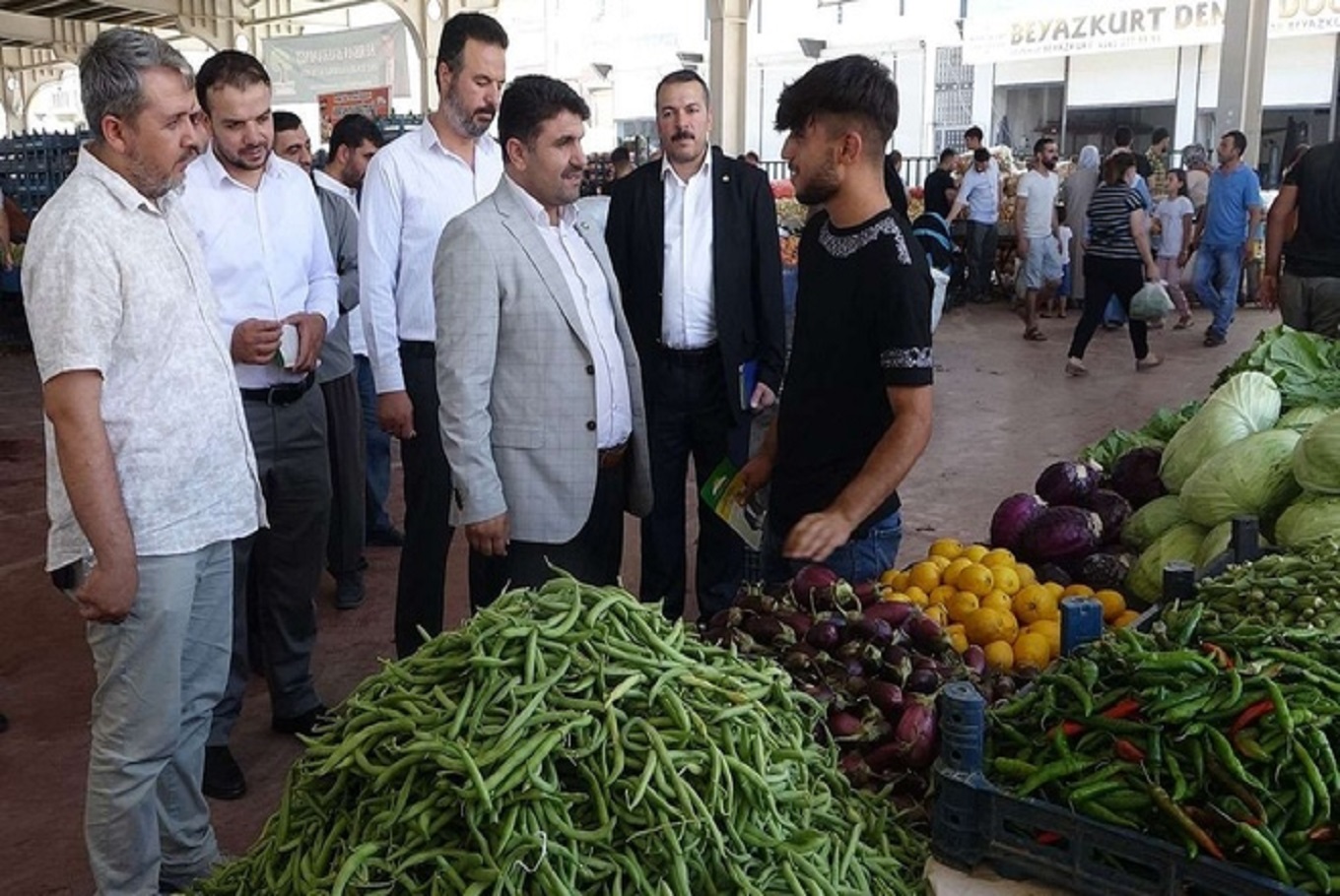 HÜDA PAR Gaziantep İl Başkanı Göçer semt pazarını ziyaret etti