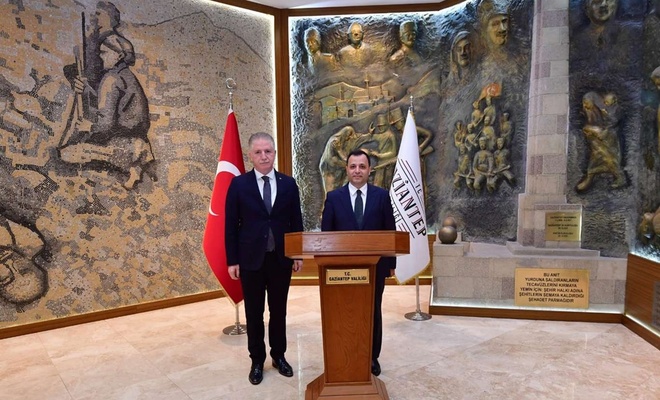AYM Başkanı Zühtü Arslan, Gaziantep Valisi Gül'ü ziyaret etti