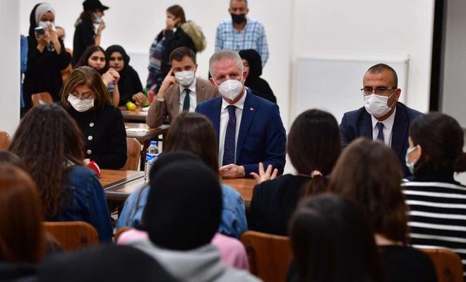 Gaziantep Valisi Gül üniversite öğrencilerinin taleplerini dinledi