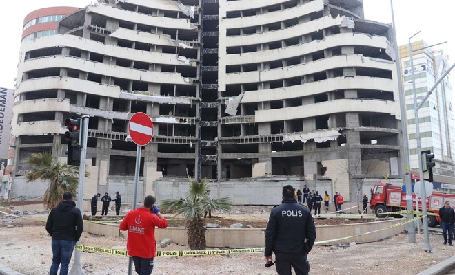 Gaziantep'te atıl durumdaki otelin zemini çöktü