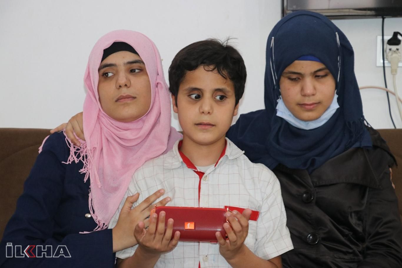 Görme engelli Suriyeli 3 kardeş bir yılda hafız oldu
