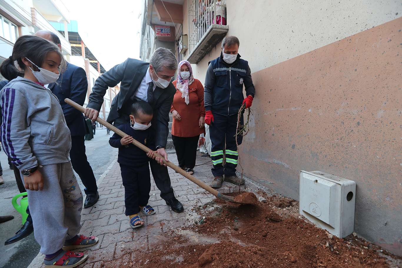 Gaziantep’te vatandaşlara ücretsiz fidan dağıtıldı