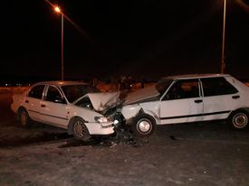 Gaziantep'te 2 otomobil kafa kafaya çarpıştı: 2’si ağır 10 yaralı