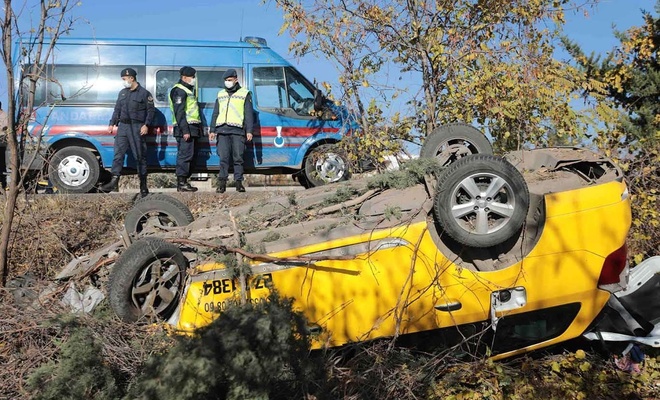 Gaziantep'te şarampole devrilen taksinin sürücüsü hayatını kaybetti