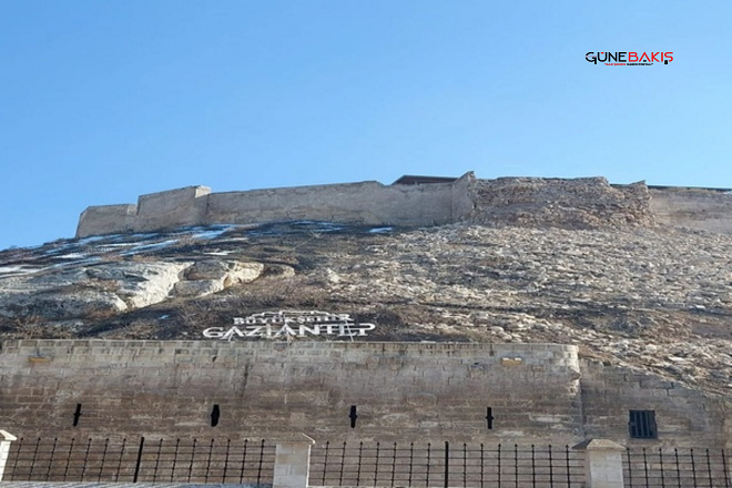 Depremde tarihi Gaziantep kalesi de yıkıldı