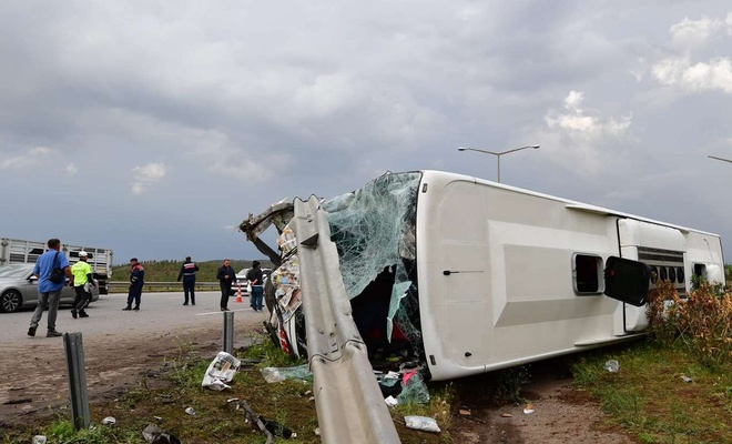 Gaziantep'te yolcu otobüsü TIR'a çarptı: 10 yaralı