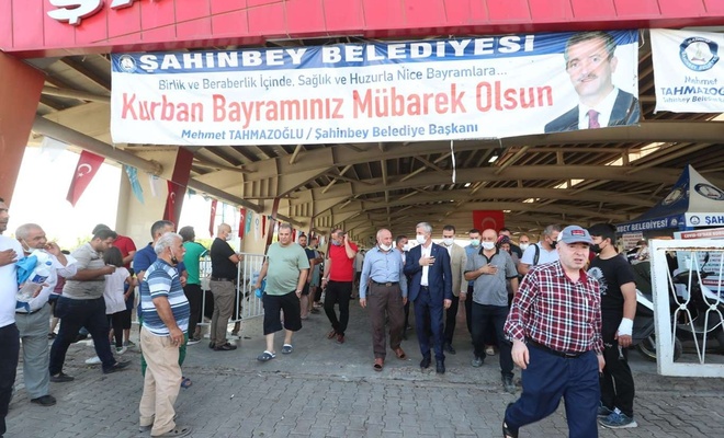 Şahinbey Belediye Başkanı Tahmazoğlu, kurban kesim alanlarını ziyaret etti