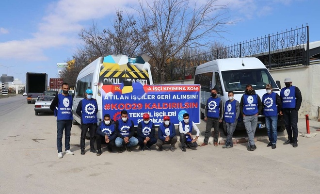 Gaziantep'te işten çıkarılan işçiler oturma eylemi yapıyor
