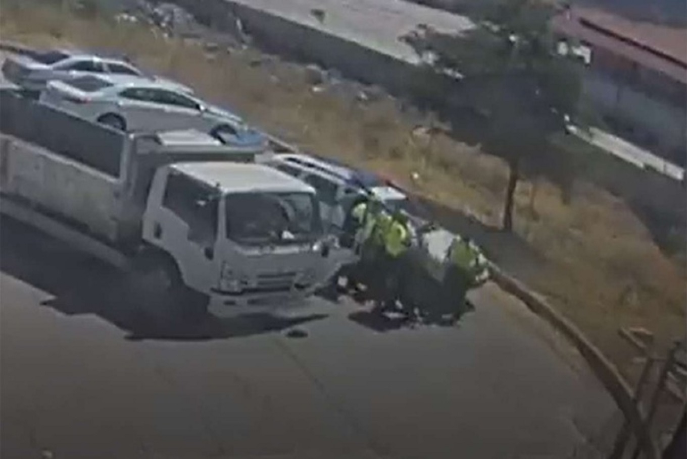 Boğazına cisim kaçan şoför, polis tarafından kurtarıldı
