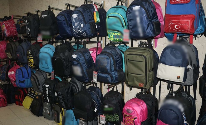 Okullar açılmayınca üretim durdu, çantalar depoda kaldı