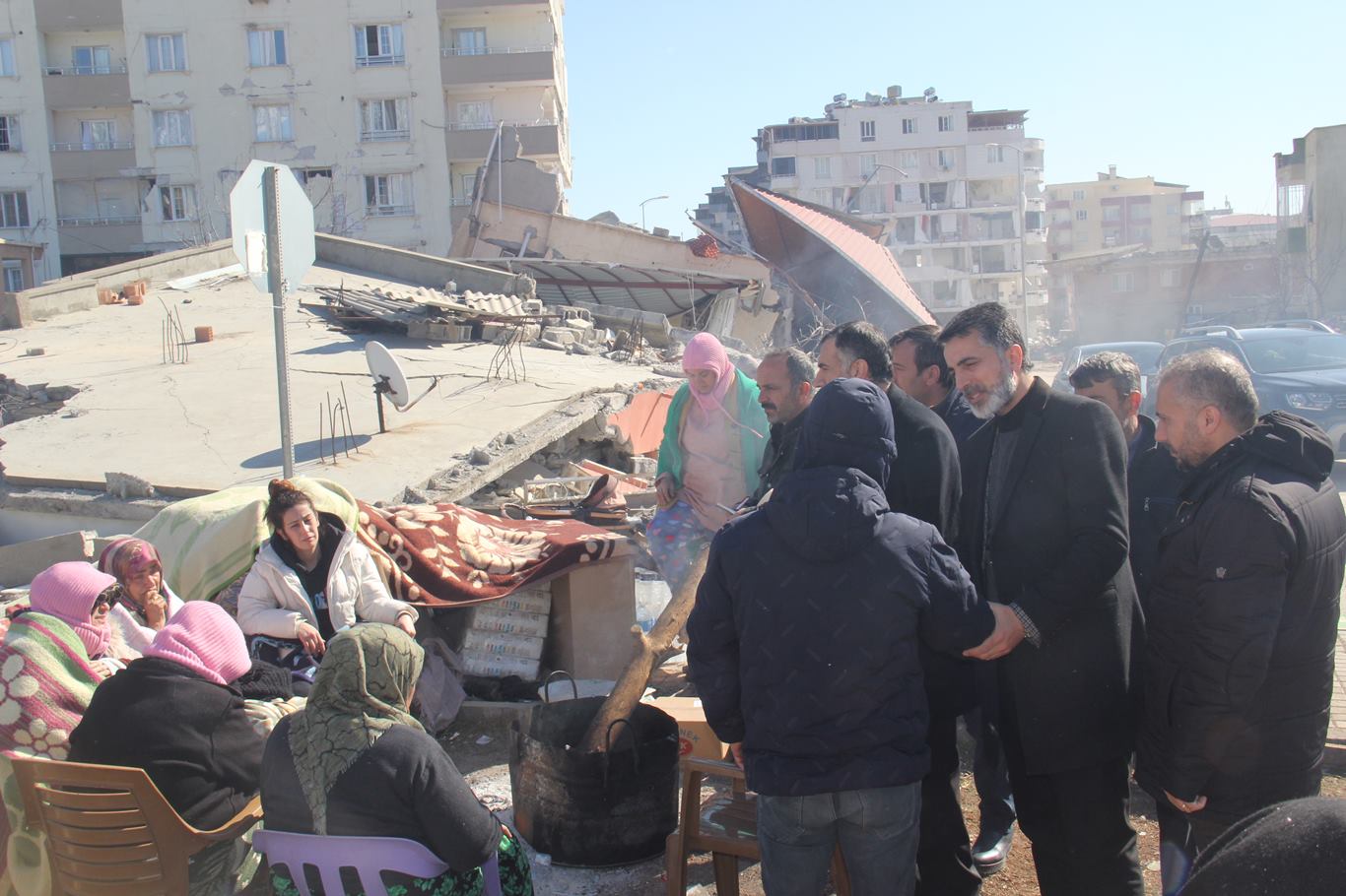HÜDA PAR heyeti Gaziantep'te deprem bölgelerini inceledi