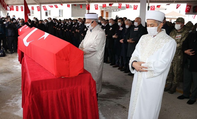 PKK tarafından Gara'da katledilen askerler cenaze namazı sonrası defnedildi