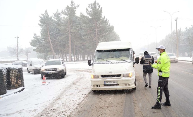 Kar nedeniyle Gaziantep ile bağlantılı yollar ulaşıma kapatıldı