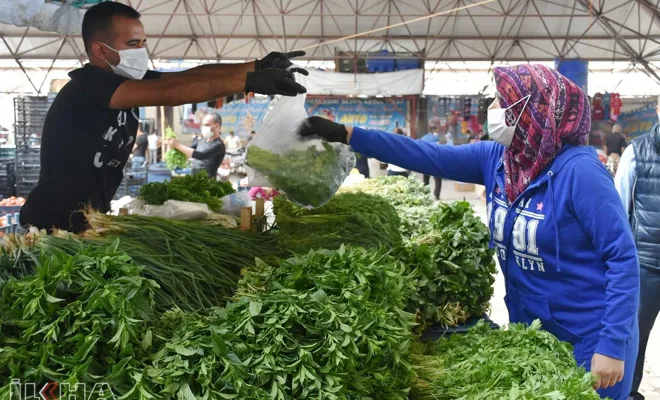 Gaziantep’te semt pazarlarında Covid-19 tedbirleri sürüyor