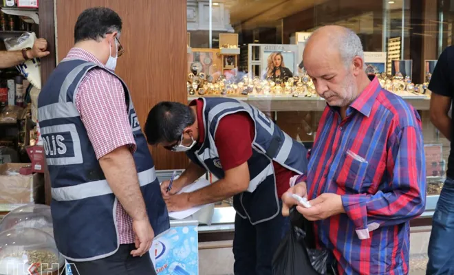 ​Para cezası yediği halde maskesini takmadı