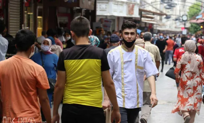Gaziantep’te sosyal mesafe ve maske kuralına uymayanlara para cezası verildi