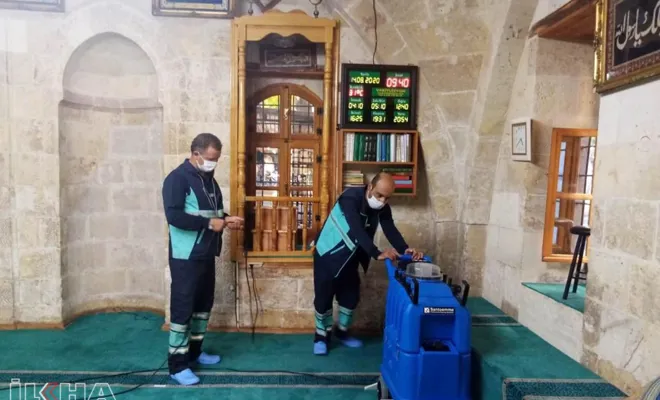 Gaziantep’te camiler düzenli olarak dezenfekte ediliyor