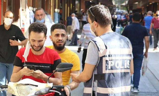 Gaziantep'te 2 bin 296 kişiye sosyal mesafe ve maske cezası verildi