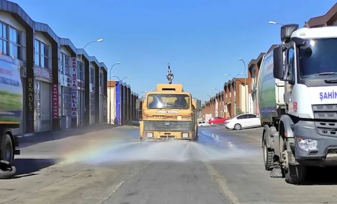 Gaziantep’te sokaklar ve caddeler temizleniyor