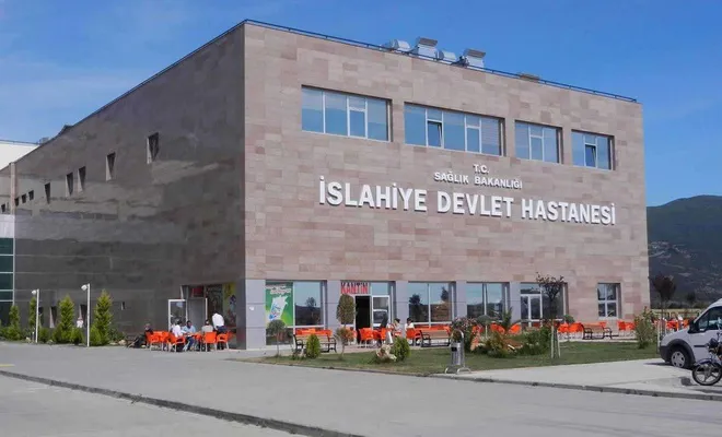 Takla atan otomobil ters döndü: 5 yaralı