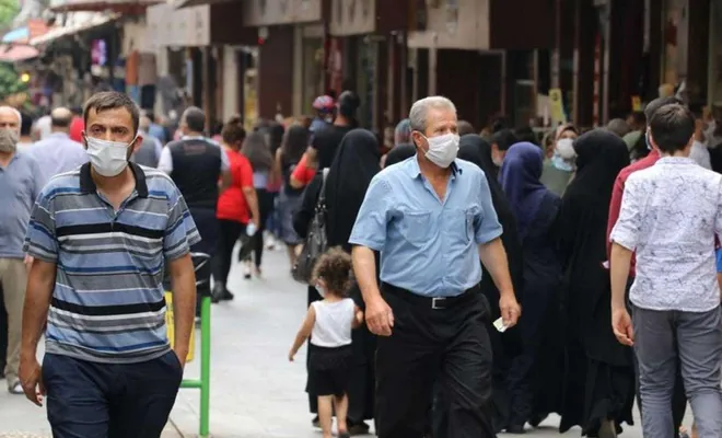 Uzmanlar: Covid-19 vakalarındaki artışta kurallara uyulmaması etkili oldu