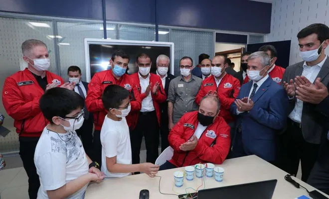 Bakan Varank; 'Türkiye'nin geleceğini parlak görüyoruz'