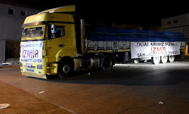 İzmir'deki depremzedeler için gıda yardımında bulunuldu