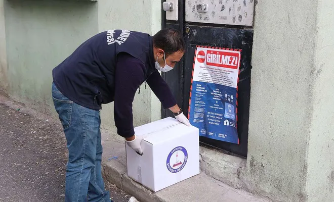 Karantinada olan vatandaşlara sıcak yemek dağıtılıyor