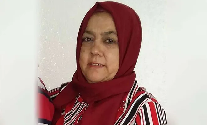 Halk otobüsünün çarptığı kadın hayatını kaybetti, eşi yaralandı