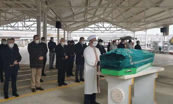 Hastane yangınında hayatını kaybeden yaşlı adam defnedildi