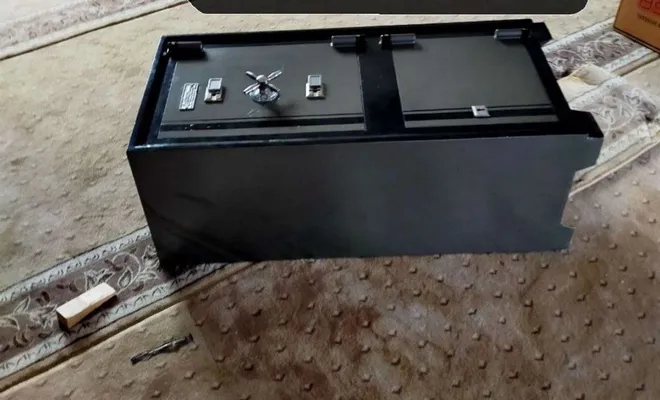 Camideki yardım kasasını çalmaya çalışırken yakalandı