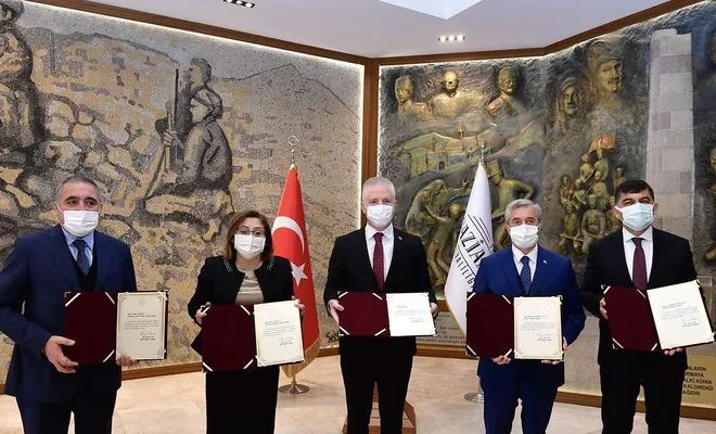 Bakan Selçuk’tan 'Askıda tablet kampanyası' teşekkürü