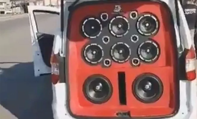 Hafif ticari araca döşenen ses sistemi şaşırttı