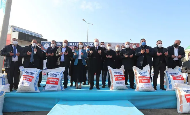 Yem dağıtım töreninde yağmur duası yapıldı