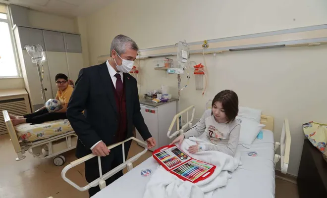 Lösemi hastası çocuklara moral ziyareti