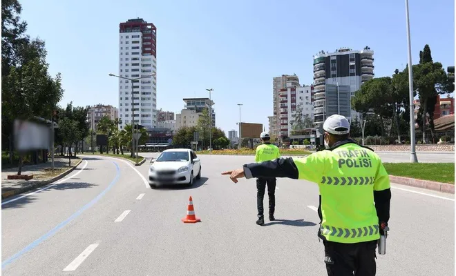 Sokağa çıkma kısıtlamasına uymayan 271 kişiye para cezası