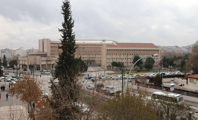 Valilik binası için alınan yıkım kararı tartışmalara neden oldu