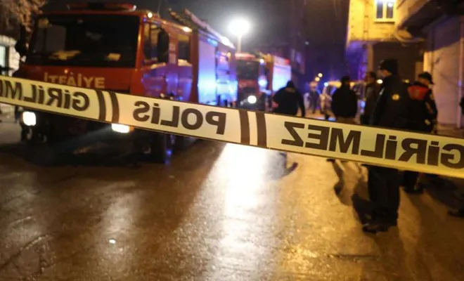 Çöken binanın altında kalan kadın hayatını kaybetti